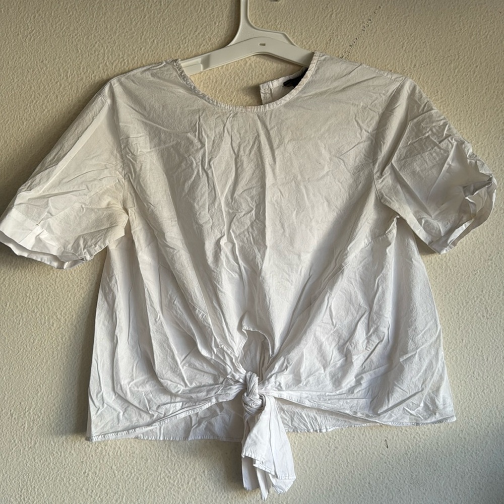 Sans Souci white button down shirt / knot at waist with buttons in back!